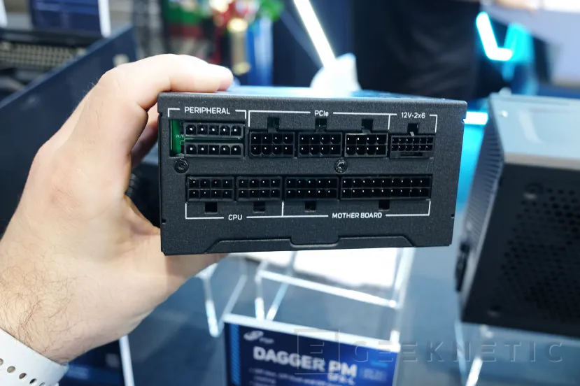 Geeknetic Las pequeñas fuentes de alimentación DAGGER PM en formato SFX superan los 1.000 W con 80 PLUS Platinum 3