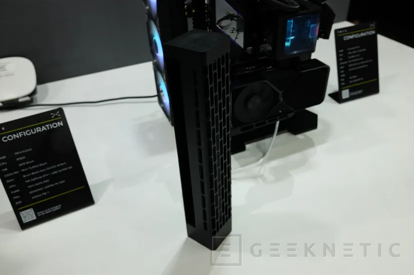 Geeknetic La torre TRYX ACTVISION sorprende con su pantalla AMOLED curvada y un panel de cristal templado doblado a 90º 6