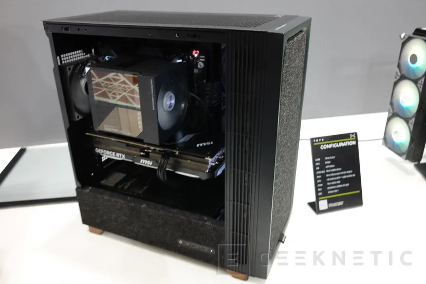 Geeknetic La torre TRYX ACTVISION sorprende con su pantalla AMOLED curvada y un panel de cristal templado doblado a 90º 5