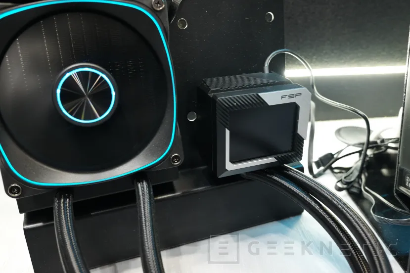 Geeknetic Nuevas refrigeraciones líquidas AiO de FSP con pantallas en el bloque 1