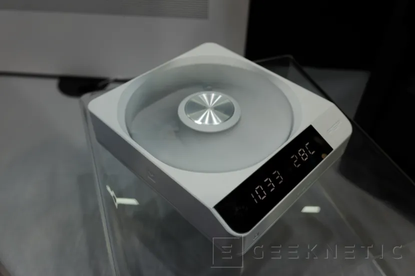 Geeknetic FSP nos muestra sus novedades en cajas: Diseños panorámicos, y hasta un modelo para Workstations con 18 bahías de 3,55&quot; 5