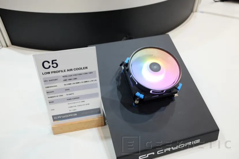 Geeknetic Cryorig en COMPUTEX, disipador de doble torre con LCD, RL AiO con pantalla LCD y ventiladores de alto rendimiento y otras novedades 16
