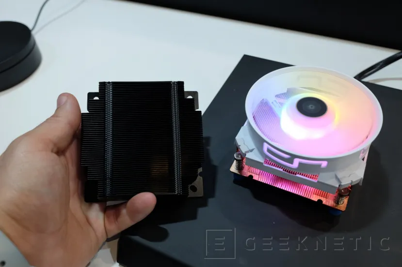 Geeknetic Cryorig en COMPUTEX, disipador de doble torre con LCD, RL AiO con pantalla LCD y ventiladores de alto rendimiento y otras novedades 18