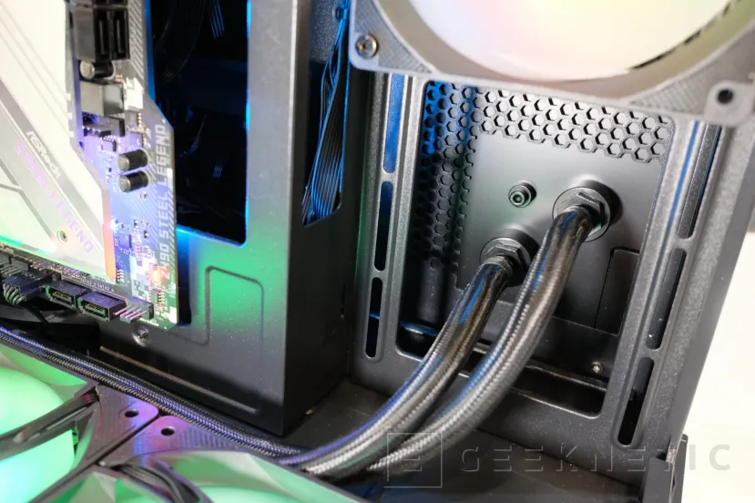 Geeknetic Cryorig en COMPUTEX, disipador de doble torre con LCD, RL AiO con pantalla LCD y ventiladores de alto rendimiento y otras novedades 5