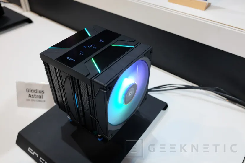 Geeknetic Cryorig en COMPUTEX, disipador de doble torre con LCD, RL AiO con pantalla LCD y ventiladores de alto rendimiento y otras novedades 15