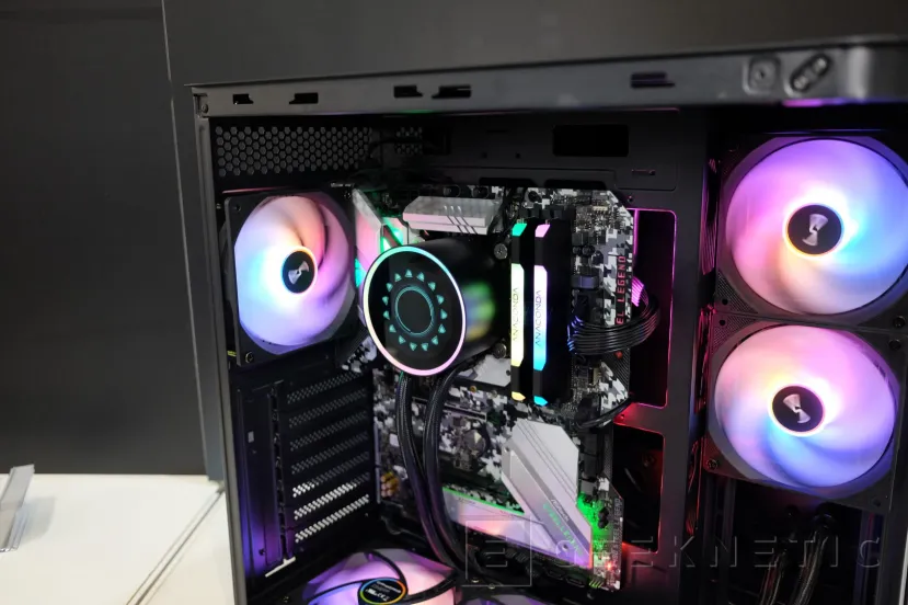 Geeknetic Cryorig en COMPUTEX, disipador de doble torre con LCD, RL AiO con pantalla LCD y ventiladores de alto rendimiento y otras novedades 2