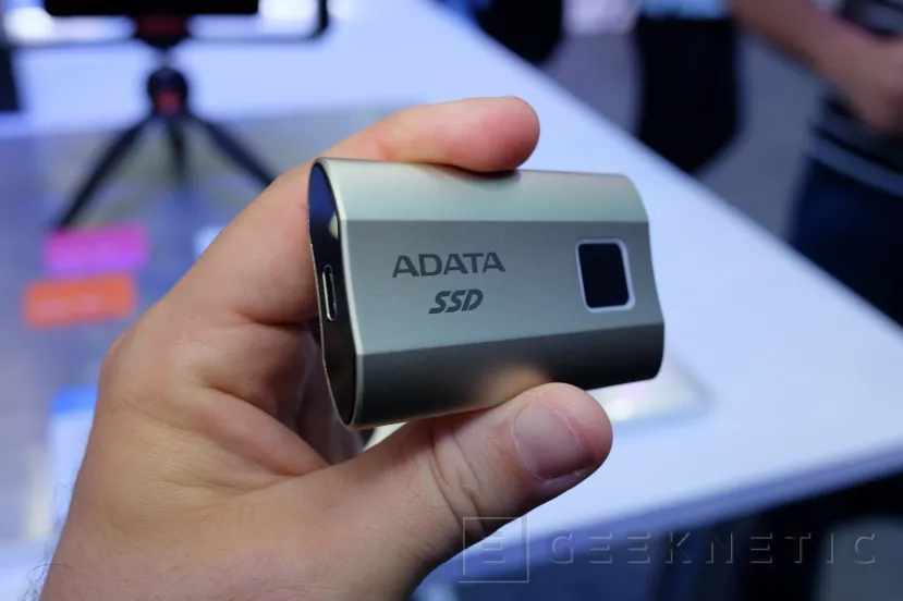 Geeknetic Todas las Novedades de ADATA XPG en el Computex: SSD de alto rendimiento con RL, modelos externos con TB 5, cajas y fuentes SFF, y mucho más 9