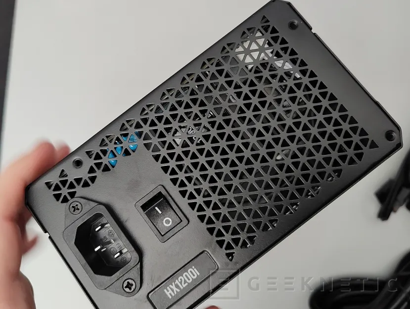 Geeknetic Corsair HX1200i Series 4 Review 3
