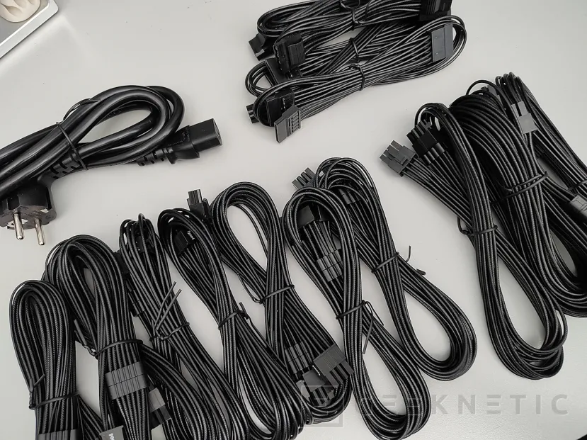 Geeknetic Corsair HX1200i Series 4 Review 10