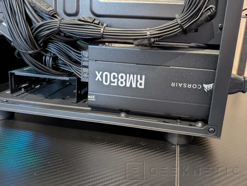 Geeknetic PCSpecialist TOPAZ NOVA R Review 7