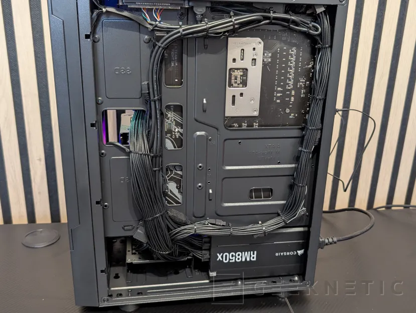 Geeknetic PCSpecialist TOPAZ NOVA R Review 6