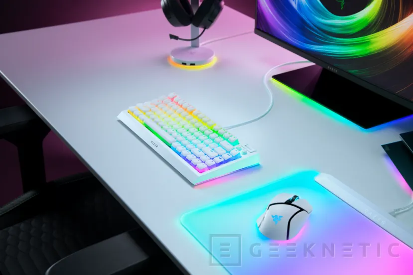 Geeknetic Razer presenta su BlackWidow V4 75% Barebones, un chasis para construir tu propio teclado 3