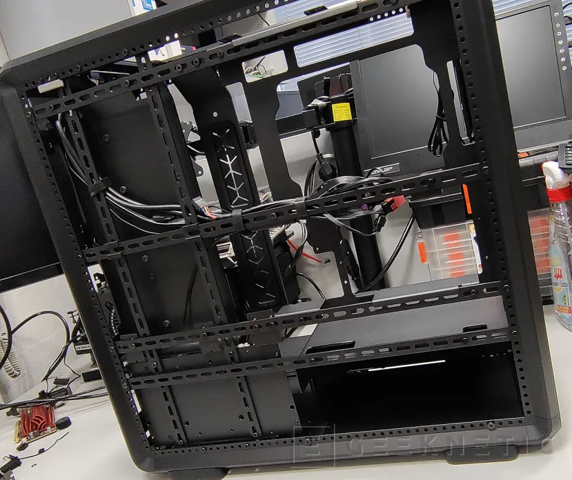 Geeknetic Cooler Master MasterFrame 600 Review 3
