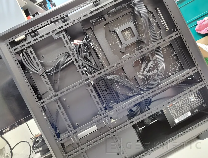 Geeknetic Cooler Master MasterFrame 600 Review 15