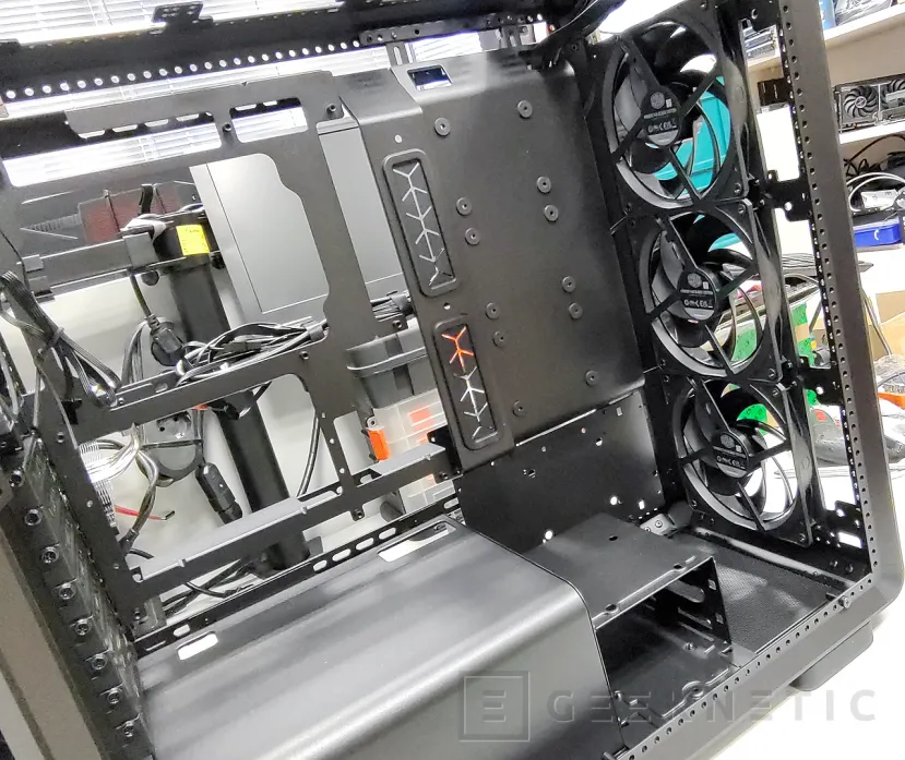 Geeknetic Cooler Master MasterFrame 600 Review 9