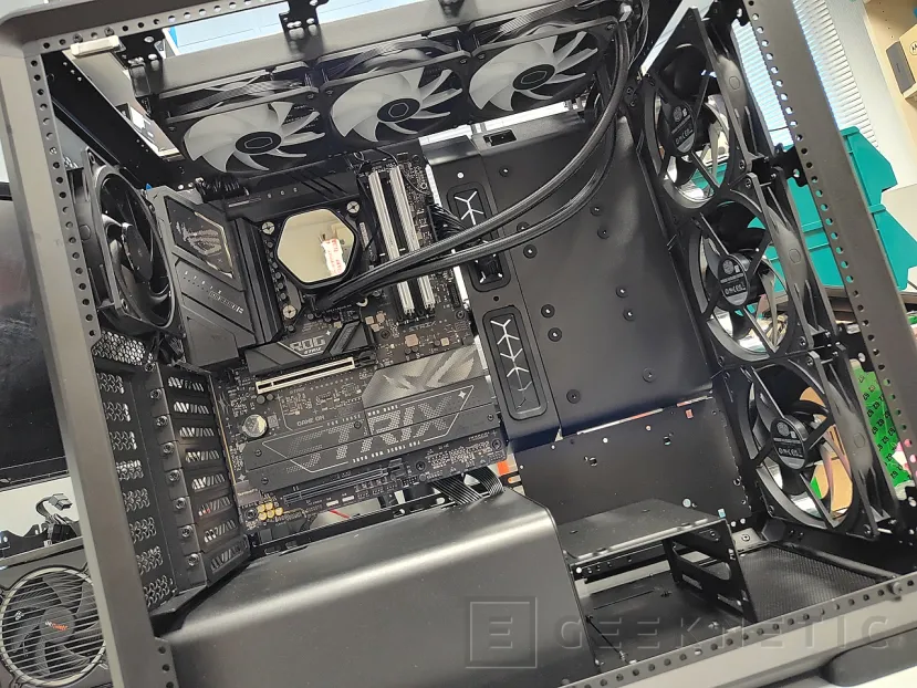Geeknetic Cooler Master MasterFrame 600 Review 13