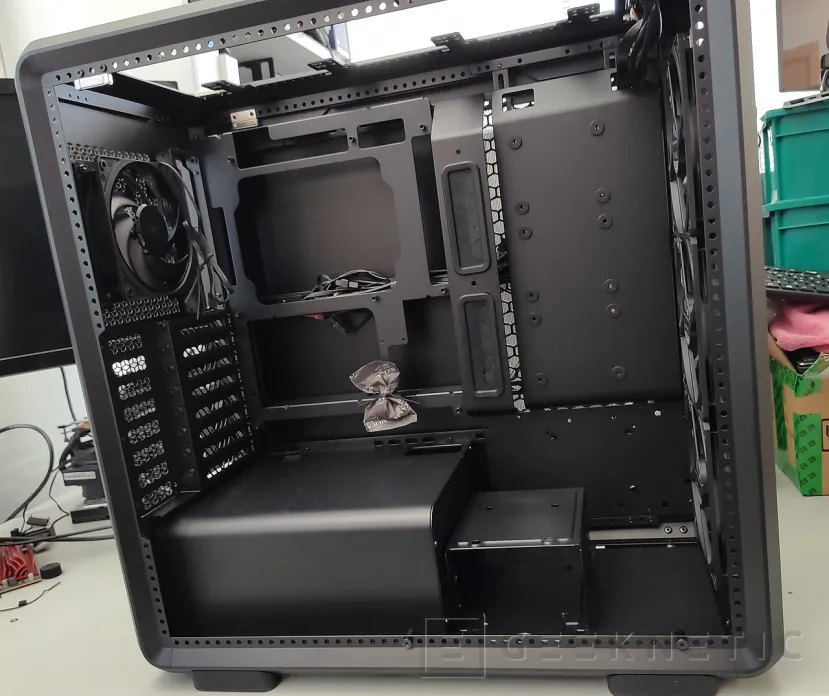 Geeknetic Cooler Master MasterFrame 600 Review 2