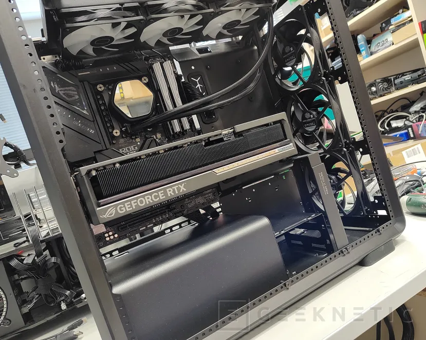 Geeknetic Cooler Master MasterFrame 600 Review 14
