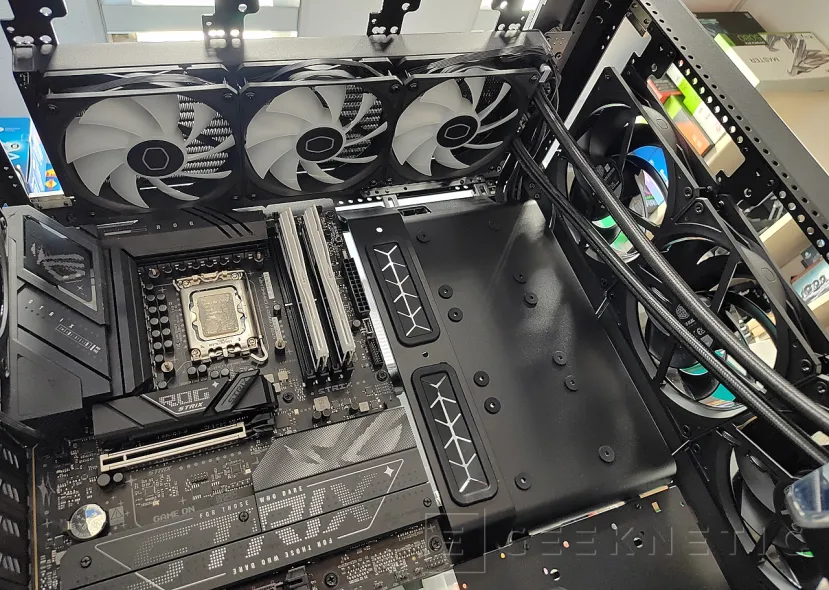 Geeknetic Cooler Master MasterFrame 600 Review 11