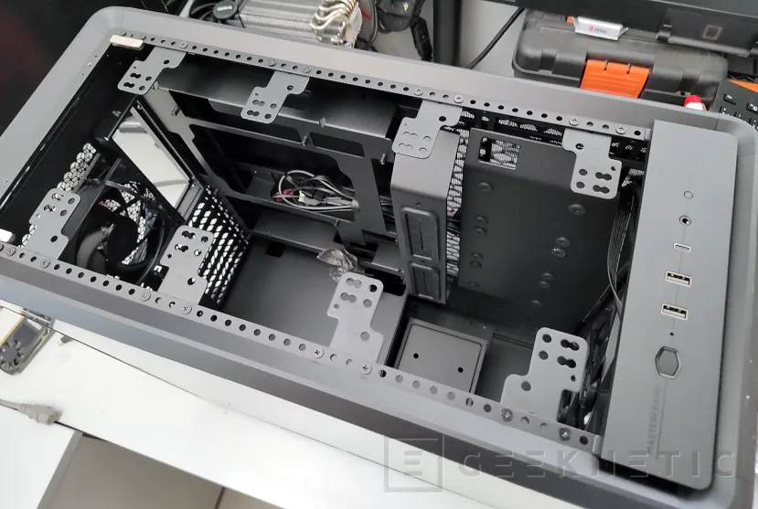 Geeknetic Cooler Master MasterFrame 600 Review 4