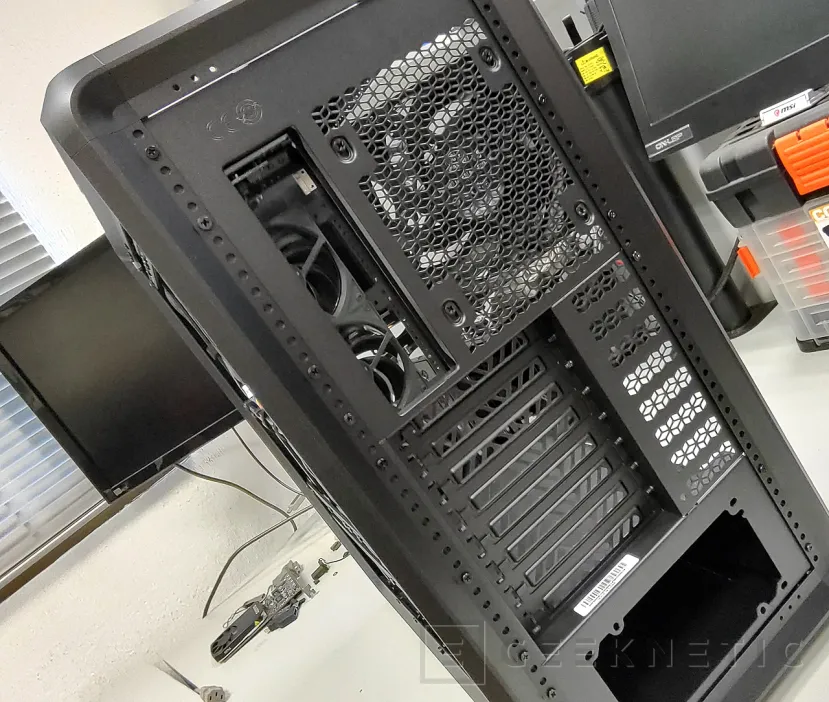 Geeknetic Cooler Master MasterFrame 600 Review 7