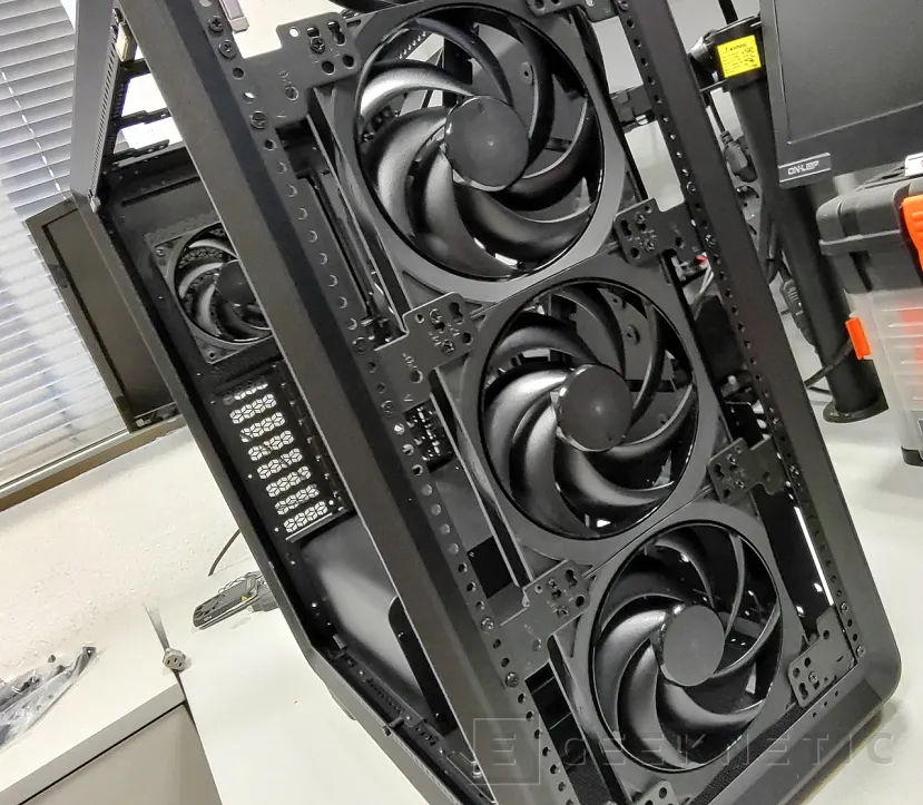 Geeknetic Cooler Master MasterFrame 600 Review 12