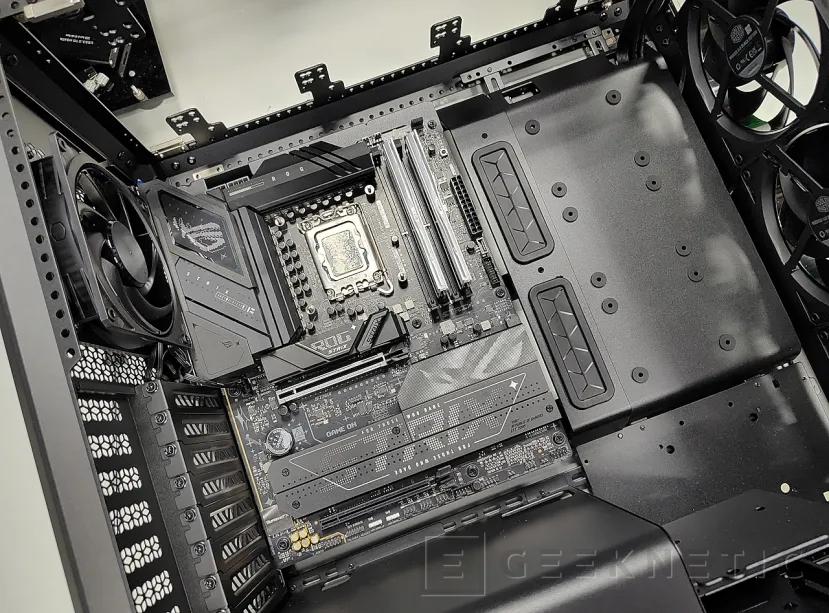 Geeknetic Cooler Master MasterFrame 600 Review 6