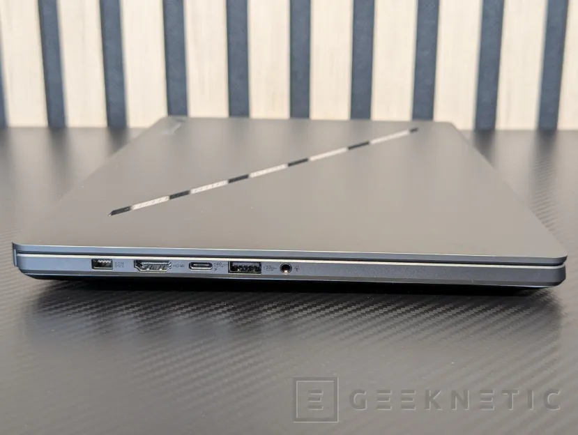Geeknetic ASUS ROG Zephyrus G14 (2025) GA403 Review 4