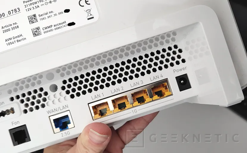 Geeknetic AVM FRITZ!Box 5690 Pro Review 11