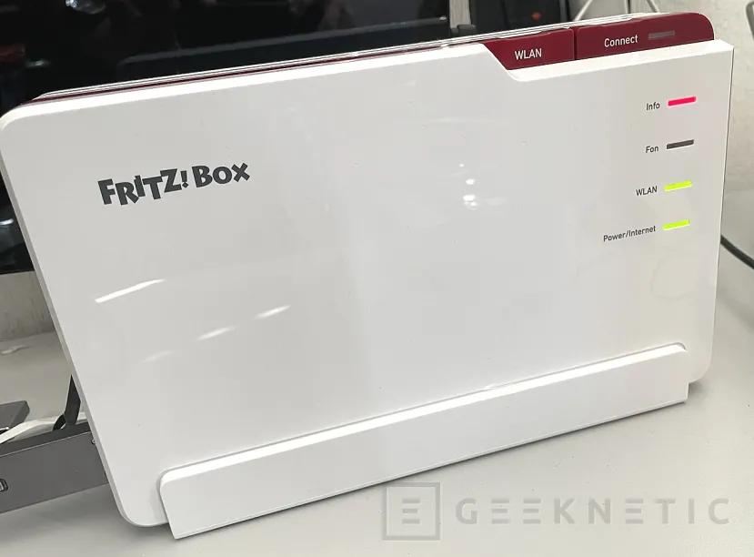 Geeknetic AVM FRITZ!Box 5690 Pro Review 14