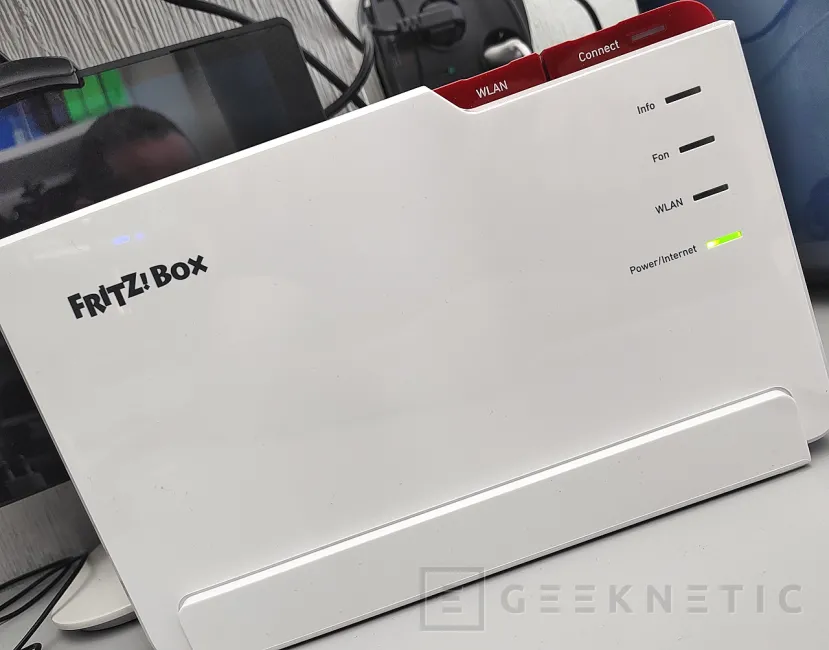 Geeknetic AVM FRITZ!Box 5690 Pro Review 25