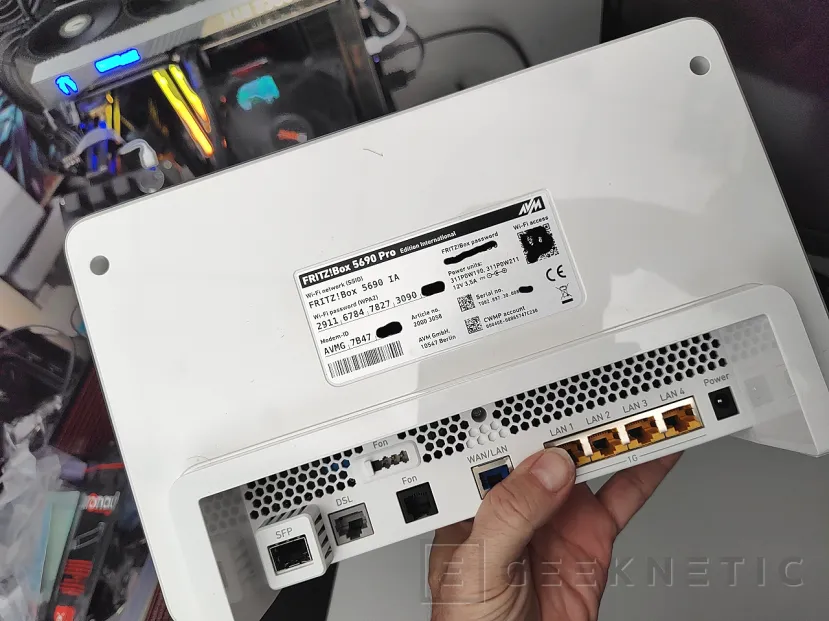 Geeknetic AVM FRITZ!Box 5690 Pro Review 6