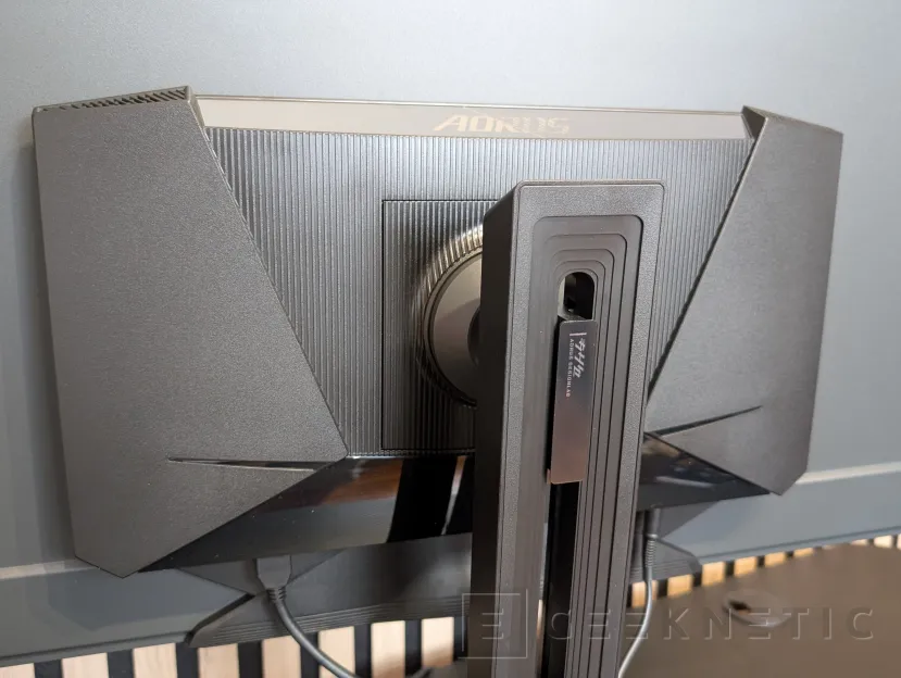 Geeknetic AORUS FO32U Review 3