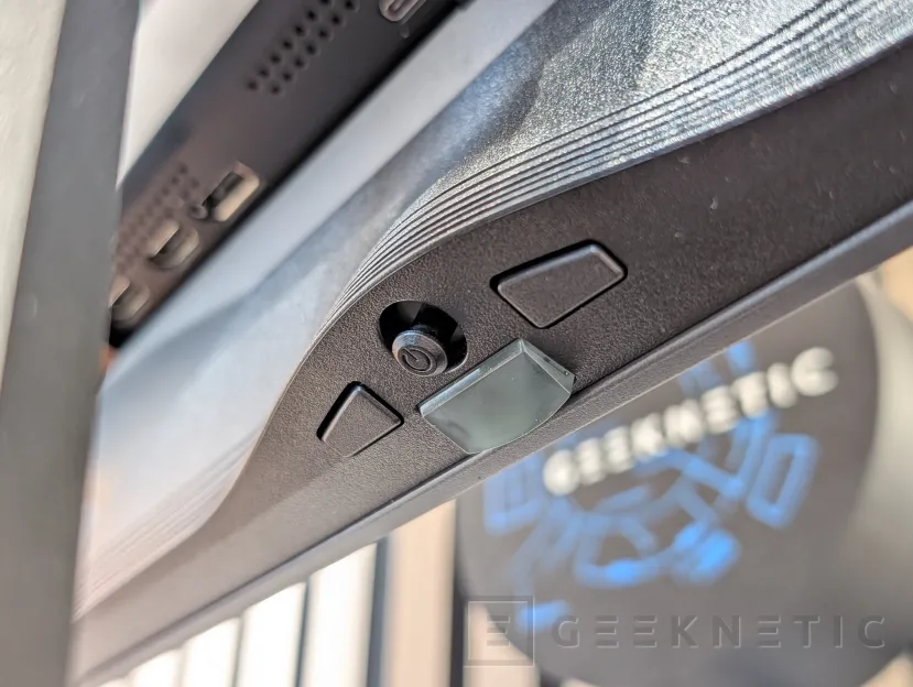 Geeknetic AORUS FO32U Review 5