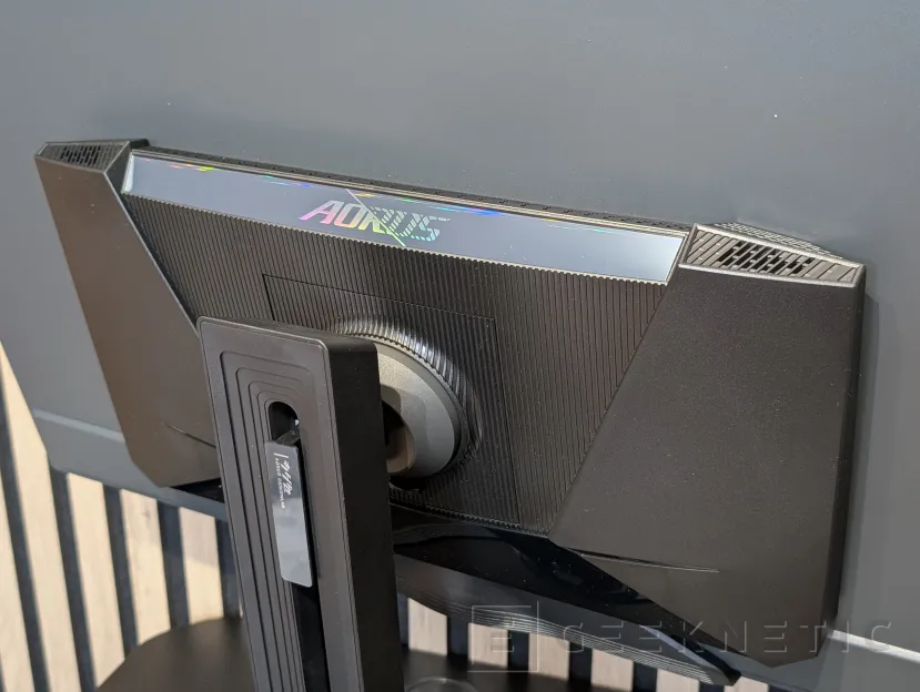 Geeknetic AORUS FO32U Review 4