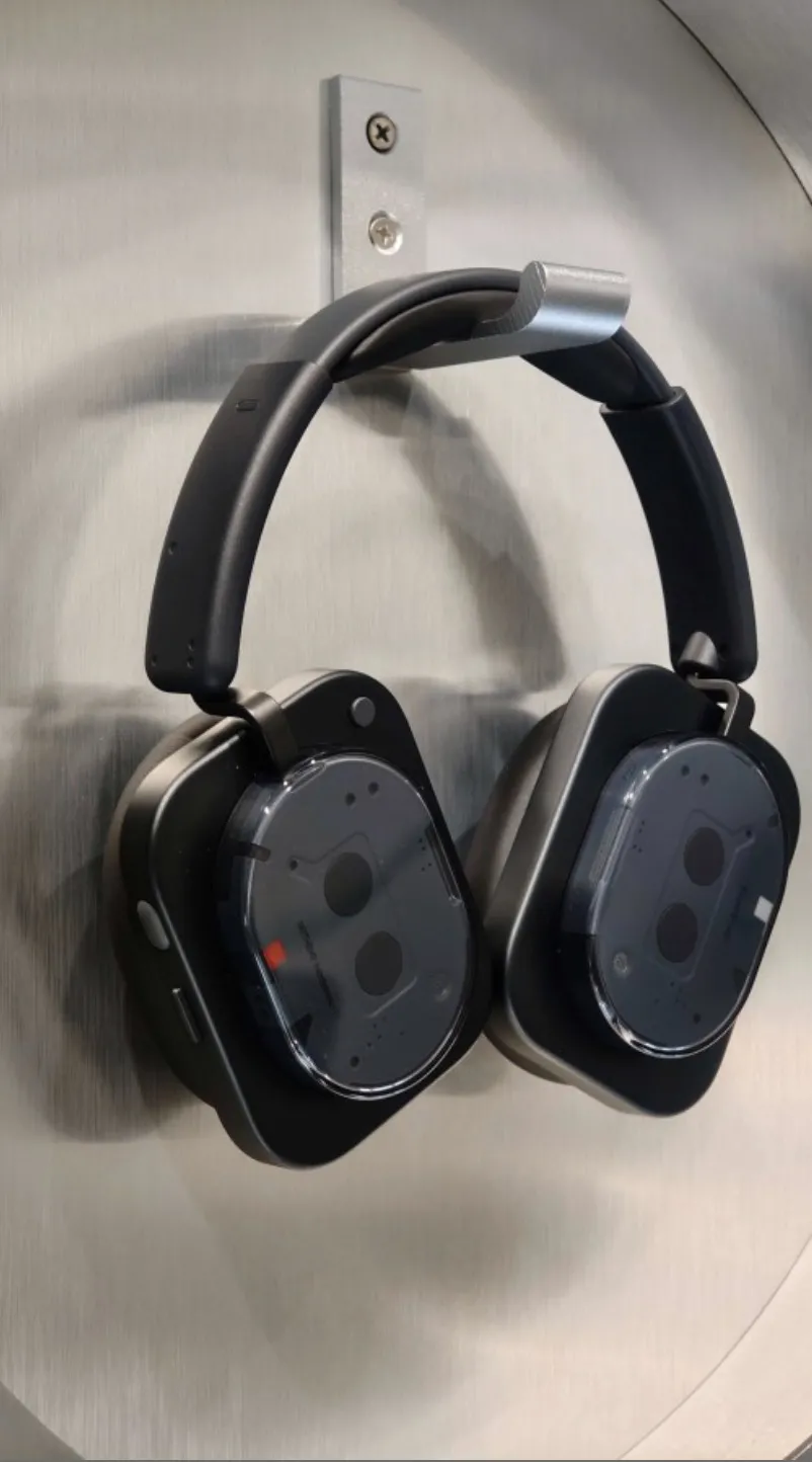 Geeknetic Nothing vuelve a sus raíces de su diseño con los nuevos auriculares Headphone (1), que llegarán junto al Phone (3) el 1 de julio 2