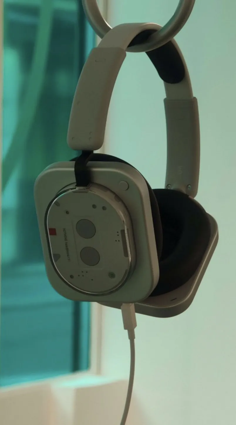 Geeknetic Nothing vuelve a sus raíces de su diseño con los nuevos auriculares Headphone (1), que llegarán junto al Phone (3) el 1 de julio 1