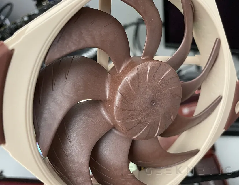 Geeknetic Noctua NF-A12x25 G2 PWM Review 6