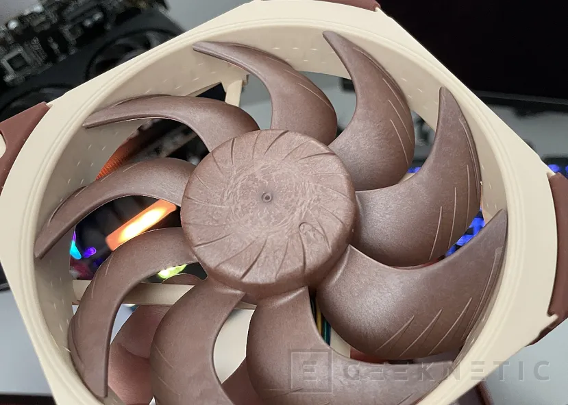 Geeknetic Noctua NF-A12x25 G2 PWM Review 7