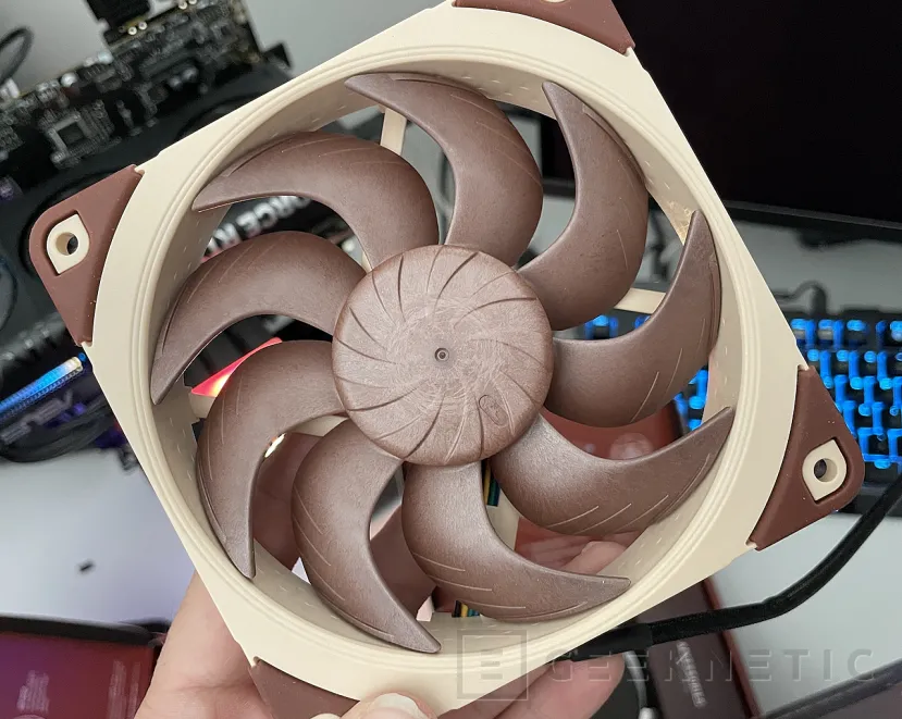 Geeknetic Noctua NF-A12x25 G2 PWM Review 5