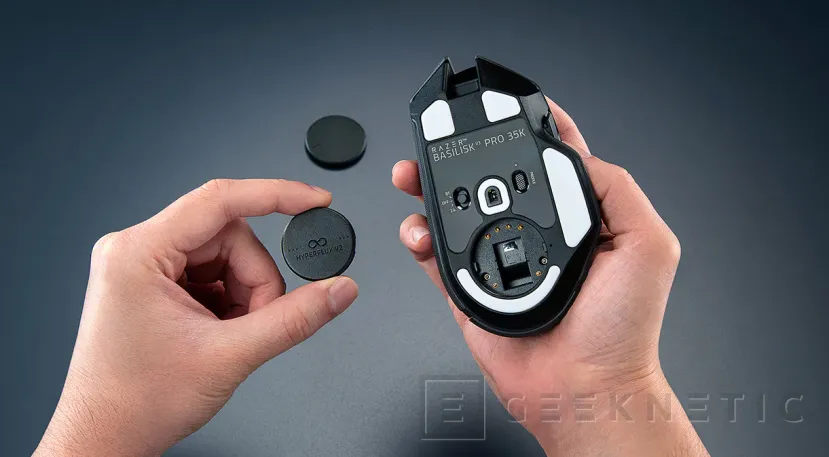 Geeknetic Razer HyperFlux V2 permite cargar el ratón mientras jugamos de forma inalámbrica 2