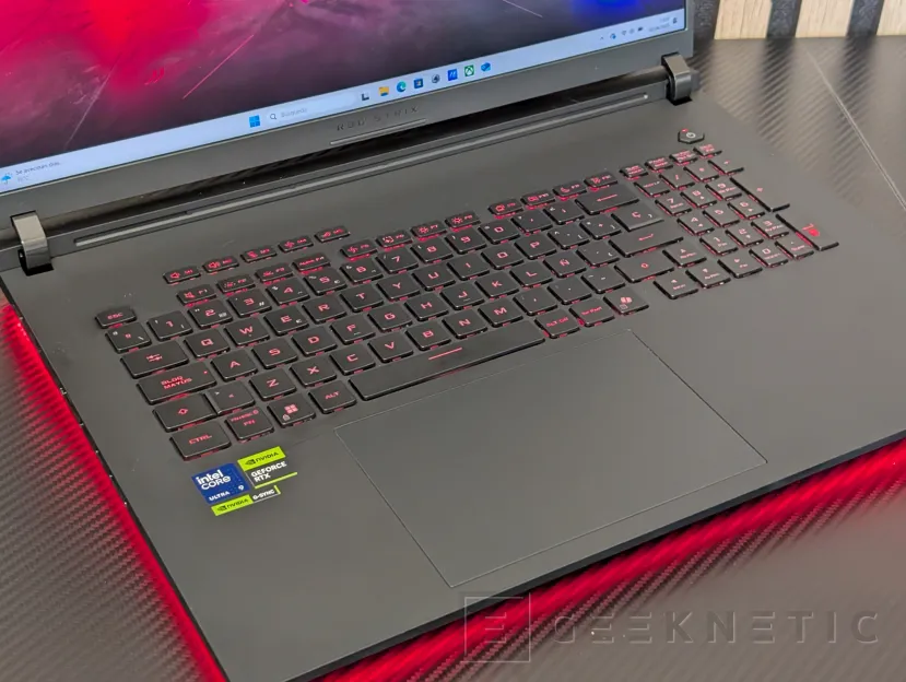 Geeknetic ASUS ROG STRIX SCAR 18 (2025) G835 Review 8