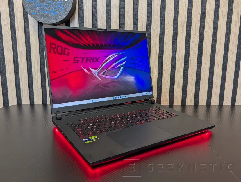 Geeknetic ASUS ROG STRIX SCAR 18 (2025) G835 Review 6
