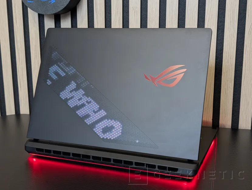 Geeknetic ASUS ROG STRIX SCAR 18 (2025) G835 Review 53
