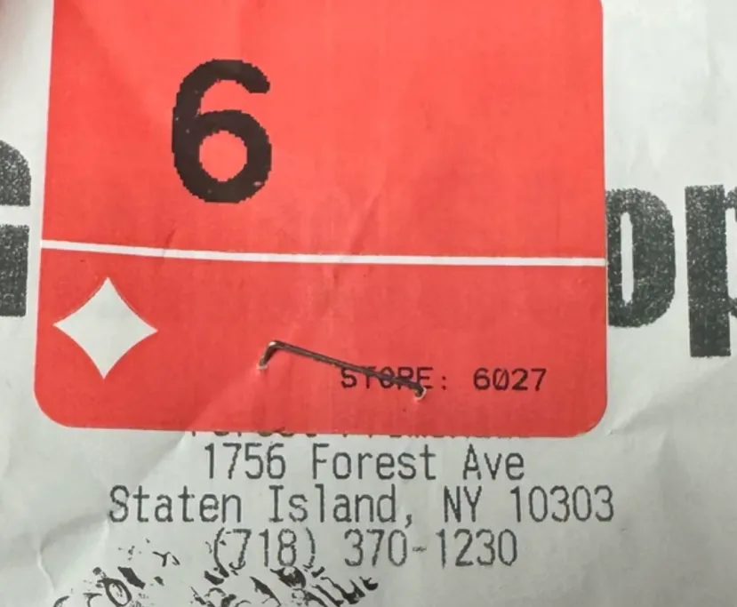 Geeknetic El embalaje de la Nintendo Switch 2 es tan fino que una simple grapa puede dañar su pantalla. Ya hay varios afectados 3