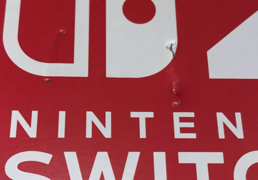 Geeknetic El embalaje de la Nintendo Switch 2 es tan fino que una simple grapa puede dañar su pantalla. Ya hay varios afectados 4