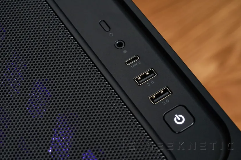 Geeknetic La nueva caja ASUS Prime AP202 tiene un tamaño Micro ATX y tiene cristal templado panorámico de una pieza 2
