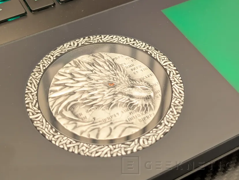 Geeknetic MSI Titan 18 HX Dragon Edition Review con RTX 5080 8