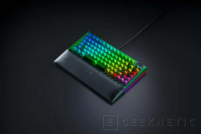 Geeknetic La nueva gama Razer Phantom añade carcasas translúcidas y efectos de iluminación RGB a los accesorios gaming 3