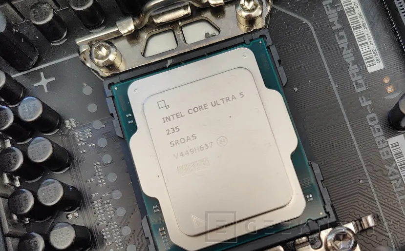 Geeknetic Intel Core Ultra 5 235 Review 11